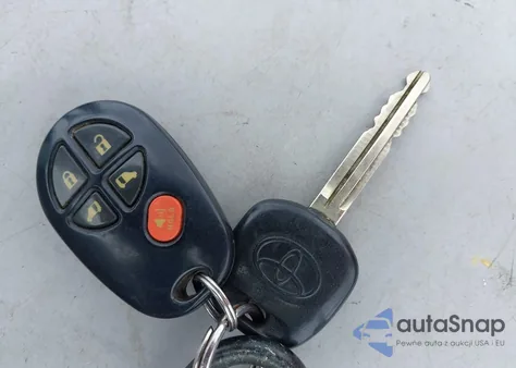 2011 Toyota Sienna Le V6/Le V6 Auto Access Seat from USA, damaged, VIN 5TDKK3DC9BS091956